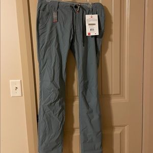 686 Women’s Everywhere pants size 8